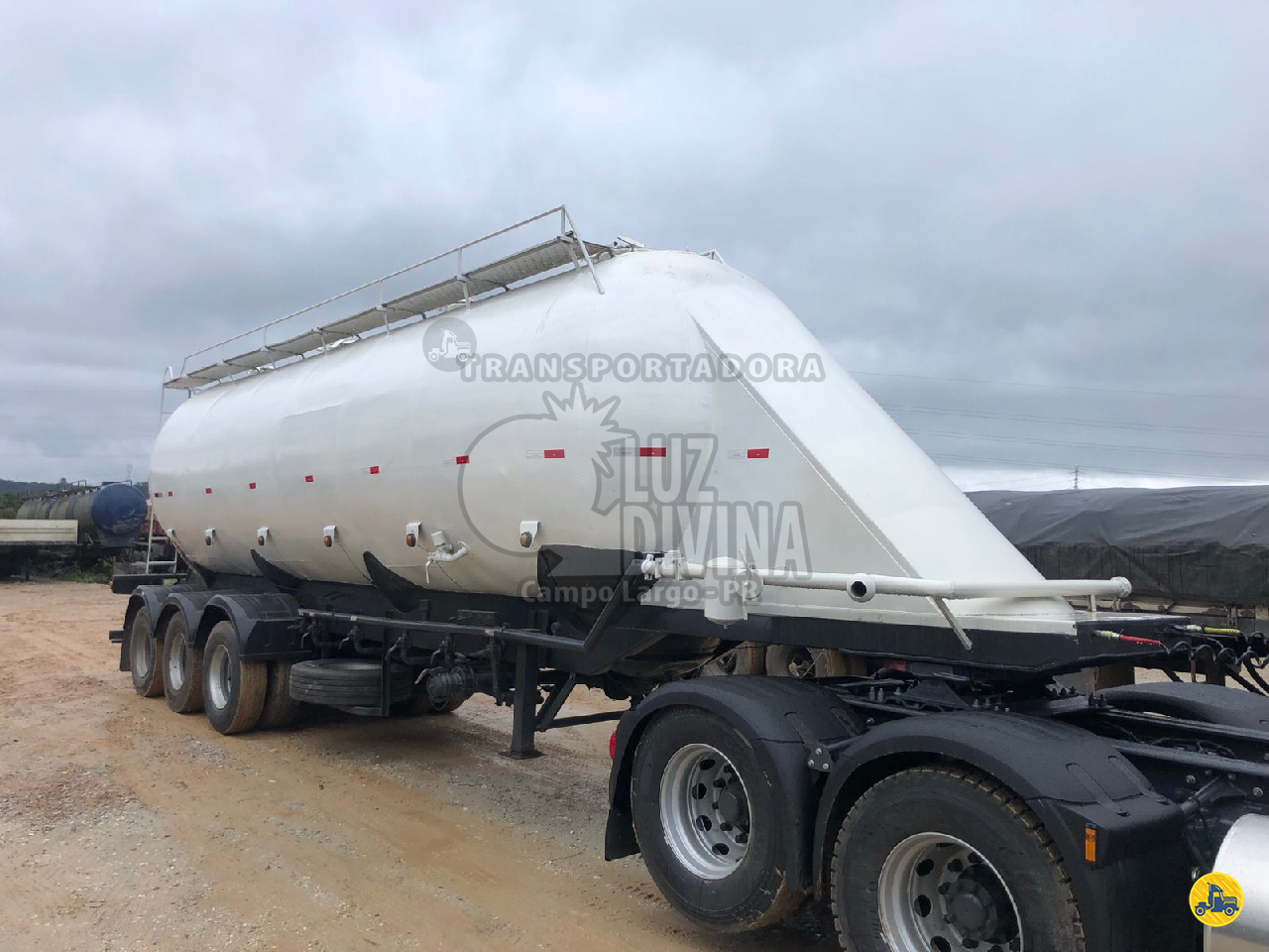 CARRETA SEMI-REBOQUE SILO Transportadora Luz Divina  CAMPO LARGO PARANÁ PR